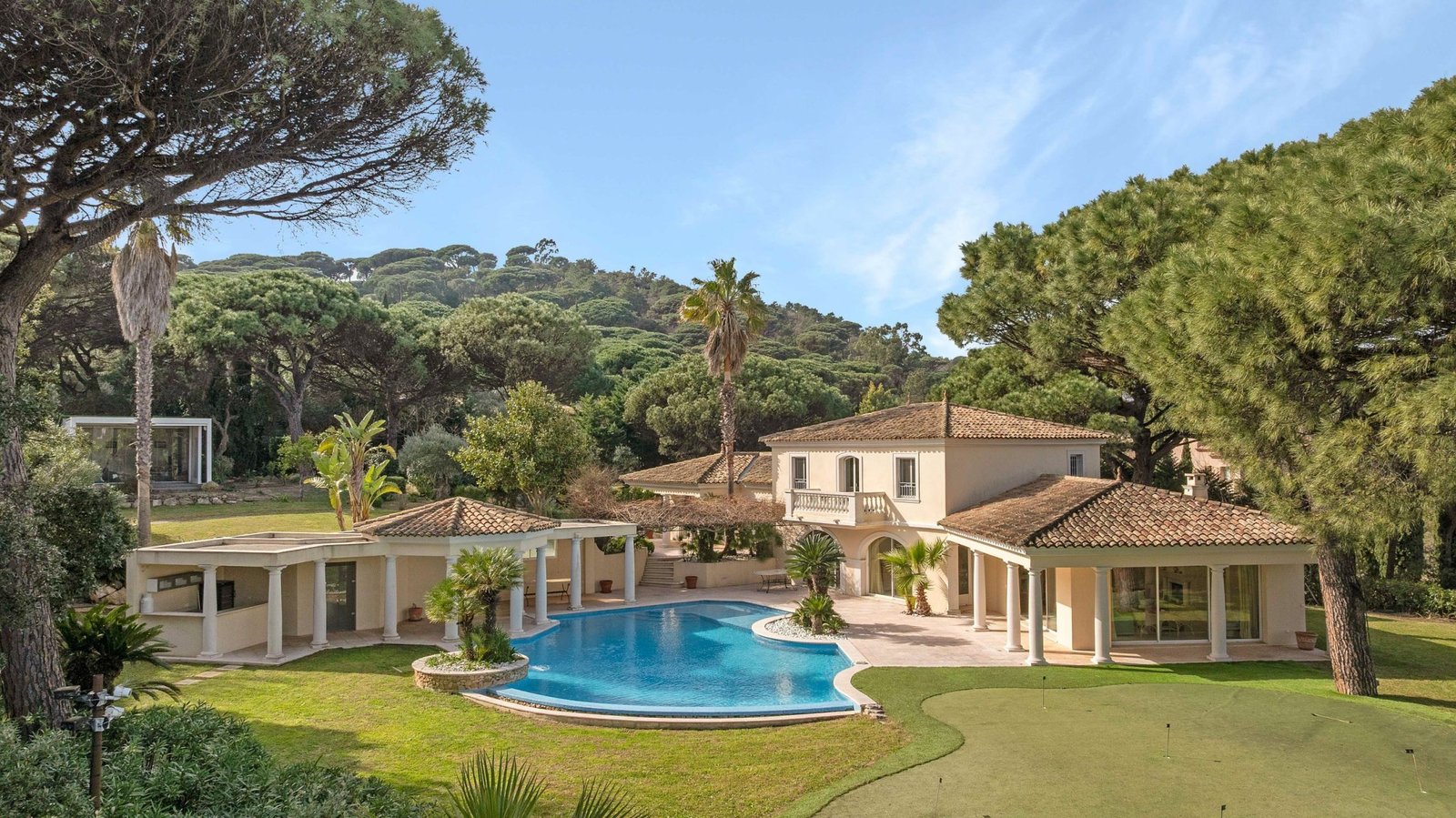 Villa à Ramatuelle avec piscine et jardin arboré