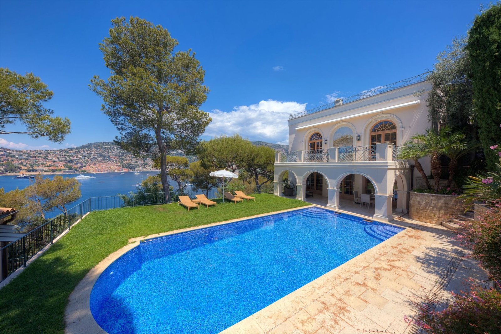 Villa à Saint-Jean-Cap-Ferrat avec piscine et vue mer