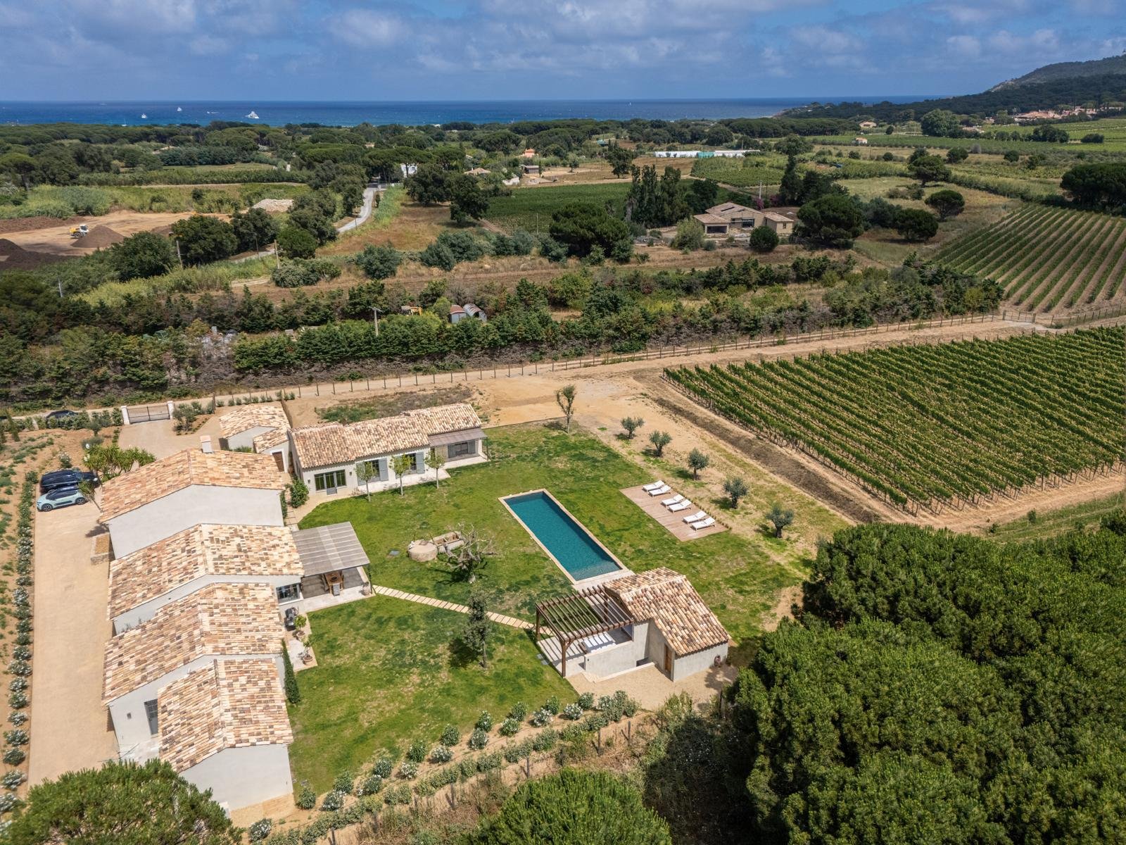 Vue aérienne vers Pampelonne et les vignes
